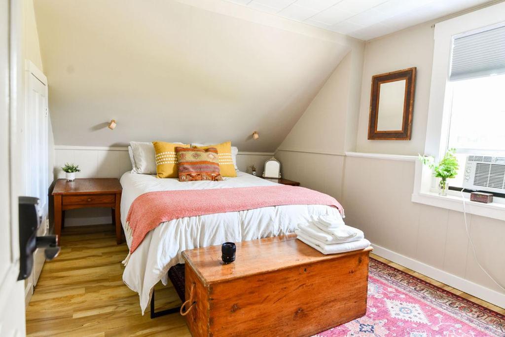 Craftsbury Farmhouse Exterior photo